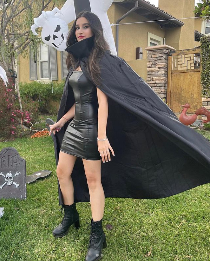 રવીના ટંડનની દીકરી દેખાવમાં ખૂબ જ સુંદર છે, જો તે ફિલ્મોમાં આવશે તો બીજી અભિનેત્રીઓના શું હાલ થશે. 7 raveena daughter rasha thadani 4