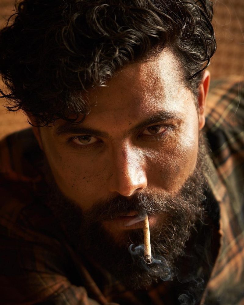 જ્યારે જાડેજાએ 'પુષ્પા'નો લૂક રિએક્ટ કર્યો, ત્યારે અલ્લુએ એ જ સ્ટાઈલમાં ભાવુક ટિપ્પણી કરી. 3 ravindra jadeja pushpa 16 1 22 2 e1642332984190