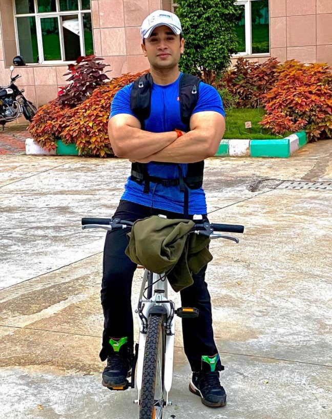 IPS સચિન અતુલકર વર્કઆઉટ એક્સપર્ટ છે, ફિટનેસ મોડલ્સને પણ હરાવવા માટે આપે છે શાનદાર બોડી, જુઓ ફોટાઓ 3 sachin 2