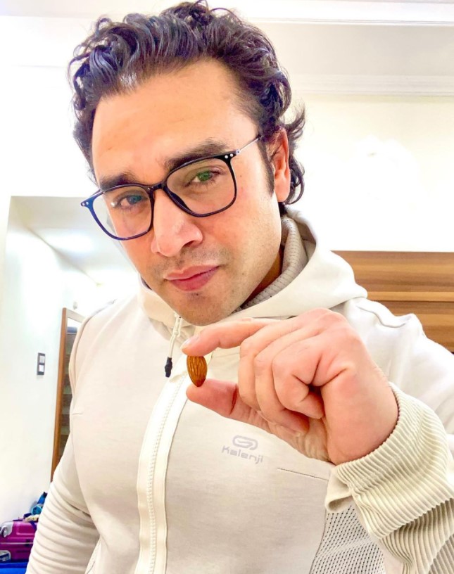 IPS સચિન અતુલકર વર્કઆઉટ એક્સપર્ટ છે, ફિટનેસ મોડલ્સને પણ હરાવવા માટે આપે છે શાનદાર બોડી, જુઓ ફોટાઓ 4 sachin 3