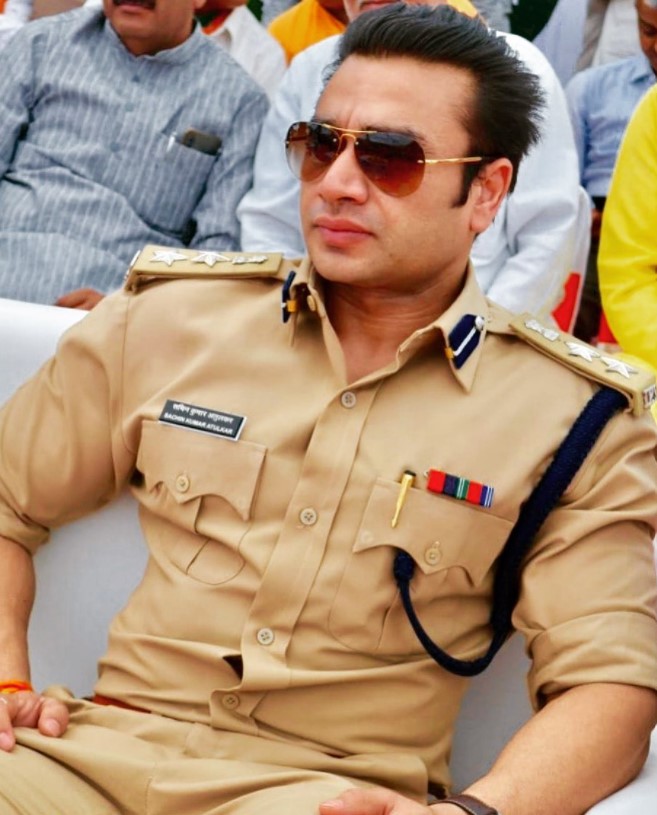 IPS સચિન અતુલકર વર્કઆઉટ એક્સપર્ટ છે, ફિટનેસ મોડલ્સને પણ હરાવવા માટે આપે છે શાનદાર બોડી, જુઓ ફોટાઓ 5 sachin 4