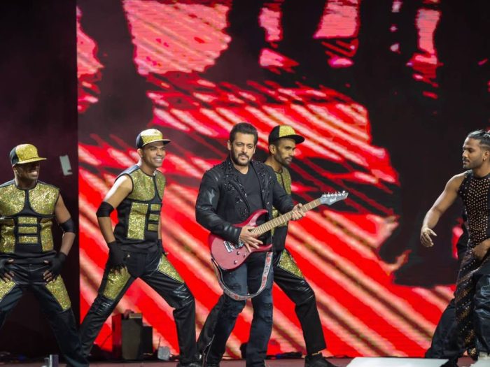 અમિતાભ બચ્ચને સલમાન ખાનને પૂછ્યો લગ્ન વિશે પ્રશ્ન, કહ્યું- લગ્ન કરો. 3 salman khan 3 700x525 1