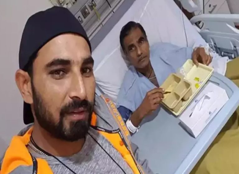 મોહમ્મદ શમી રહ્યા પરફેક્ટ પુત્ર, પિતાના ગુજરી ગયા પછી પણ તે તેમને ભૂલ્યો નથી, જાણો આ રસપદ કહાની 2 shami 1 768x560 1