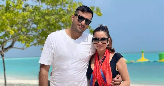 નવેમ્બરમાં જ શ્રદ્ધા અને આર્યના લગ્ન થયા હતા, હવે સોશિયલ મીડિયા પર કહ્યું કે, પતિ તેના એકાઉન્ટને અનફોલો કરે. 2 shraddha arya i 700x368 1