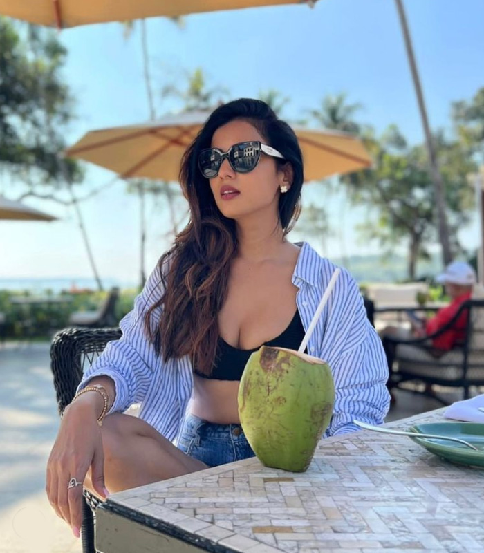 દિશા પટણીનું ફિગર આ બ્યુટીને ટક્કર આપી રહ્યું છે, તે બિકીની અને હોટનેસ પહેરેલી જોવા મળી રહી છે. 2 sonal chauhan 11 122 6