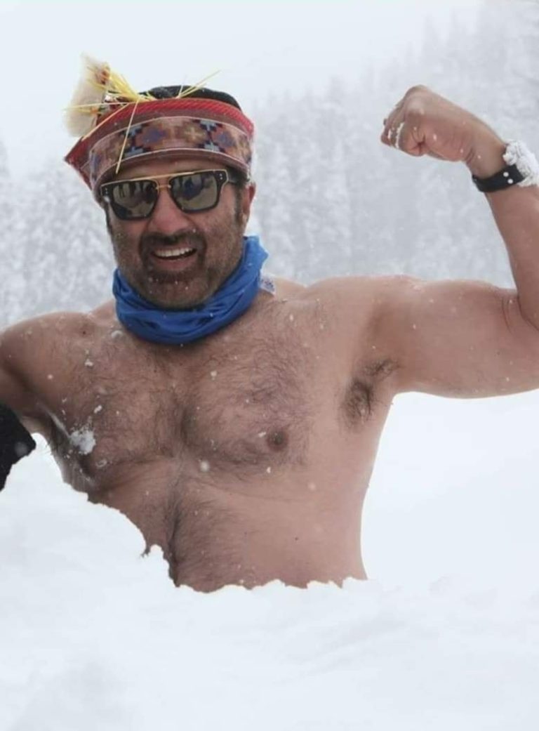 આ 7 બોલિવૂડ કલાકારો તેમની ફિટનેસથી વૃદ્ધાવસ્થાને આ રીતે માત આપી રહ્યા છે, આજે પણ તેઓ યુવાનોના આઇકોન છે. 2 sunny deol 4 1 22 1 e1641283966550 768x1041 1