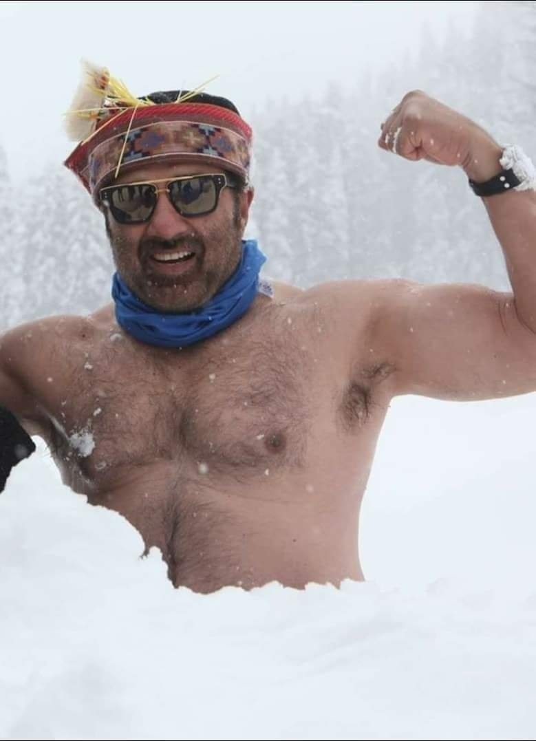 સની દેઓલે મનાલીથી બરફથી ઢંકાયેલા ચહેરાના ફોટાઓ શેર કર્યા, બહેન એશા દેઓલે આવી કોમેન્ટ કરી… 3 sunny deol 4 1 22 1