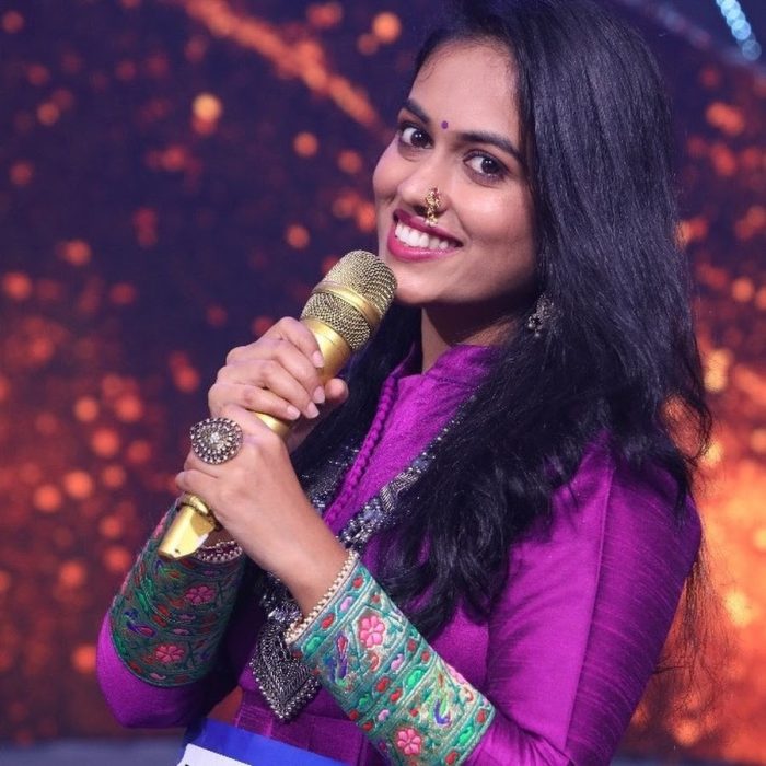 સાયલી કાંબલેએ લગ્ન પહેલાં જ ખરીદ્યું સપનોનું ઘર, માતાએ માથે કલશ મૂક્યો, જુઓ ફોટાઓ. 2 Sayli Kamble 1 2 22 1 700x700 1