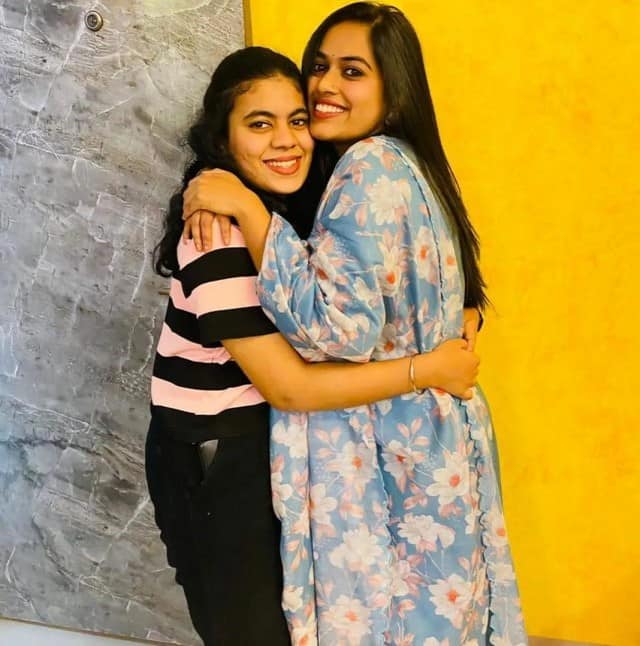 સાયલી કાંબલેએ લગ્ન પહેલાં જ ખરીદ્યું સપનોનું ઘર, માતાએ માથે કલશ મૂક્યો, જુઓ ફોટાઓ. 6 sayali kambale 2