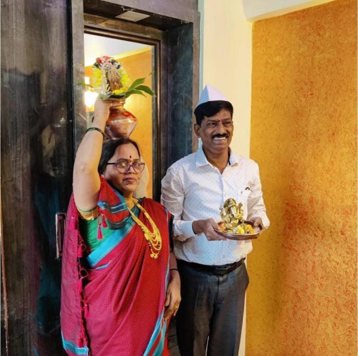 સાયલી કાંબલેએ લગ્ન પહેલાં જ ખરીદ્યું સપનોનું ઘર, માતાએ માથે કલશ મૂક્યો, જુઓ ફોટાઓ. 7 sayali kambale 4 700x695 1