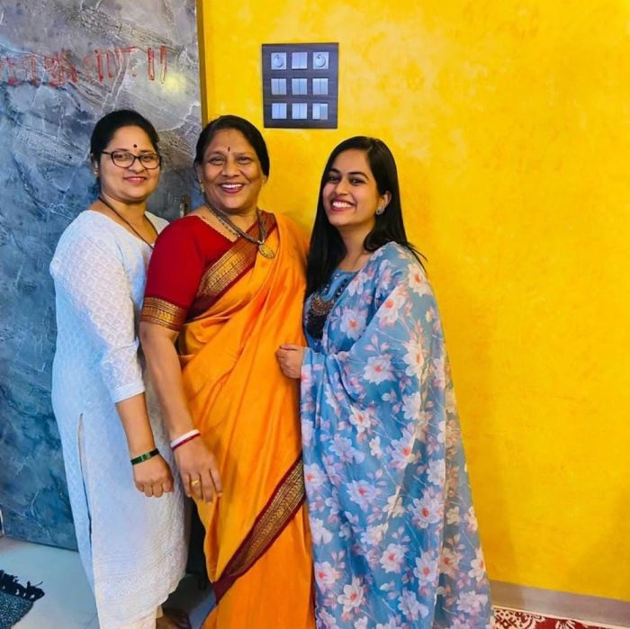 સાયલી કાંબલેએ લગ્ન પહેલાં જ ખરીદ્યું સપનોનું ઘર, માતાએ માથે કલશ મૂક્યો, જુઓ ફોટાઓ. 4 sayali kambale 5 700x699 1