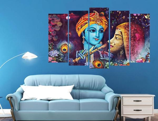 Put a picture of Radha Krishna in your house in this direction! There will be many benefits