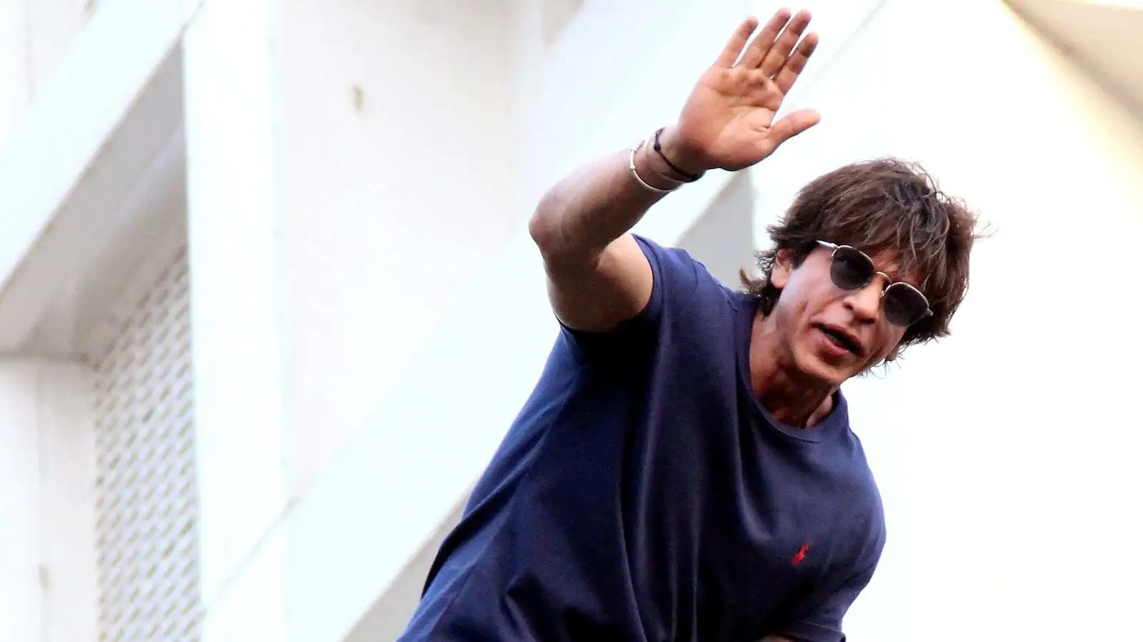Corona reached Mannat! Infected Kingkhan Shahrukh Korona