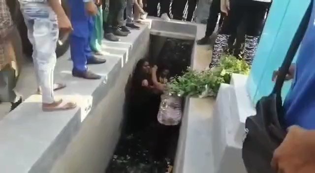 Derani-Jethani fell into the gutter! People are making comments in the video