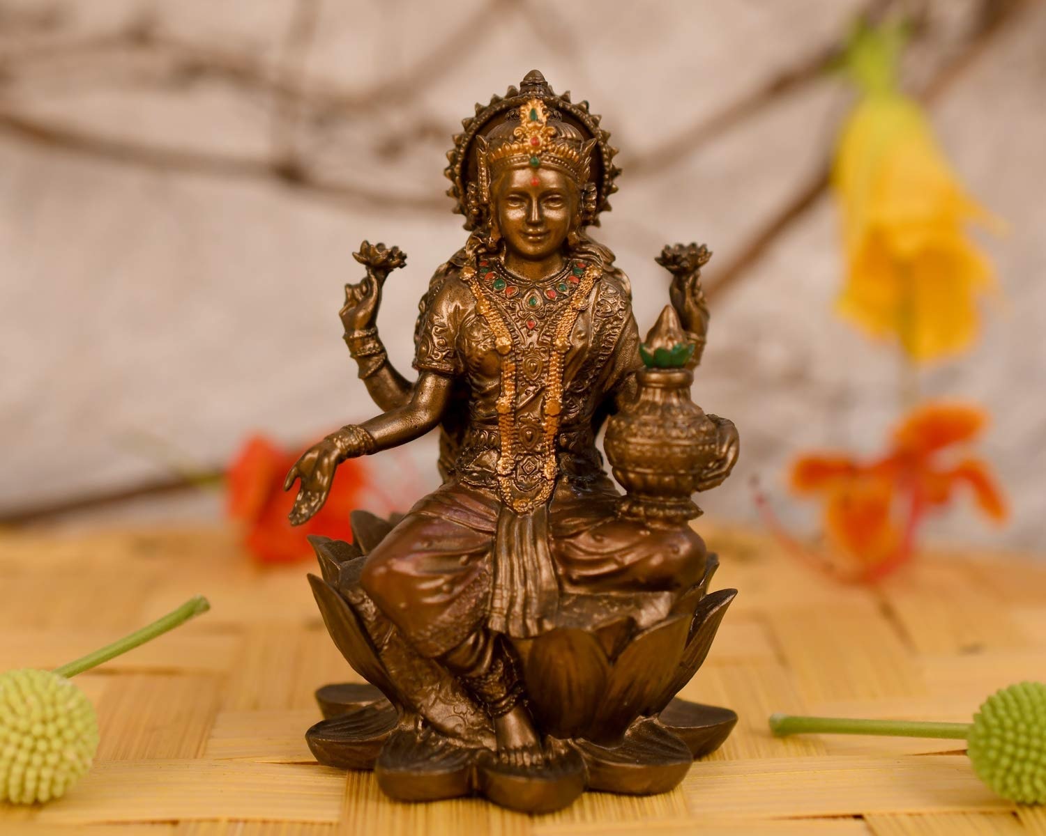 Keep the idol of mother Lakshmi in this direction of the house; Good news will come overnight
