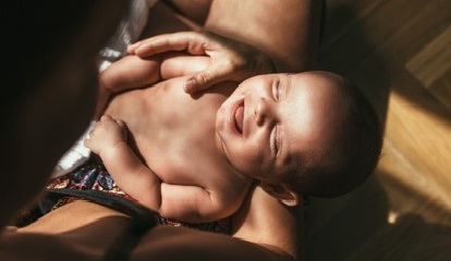 The mother sold her own child to fulfill her hobby