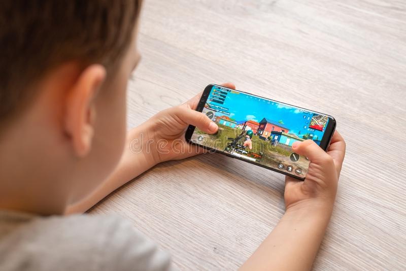 Mobile Game Makes Kids Violent! Find out what experts say about mobiles and children