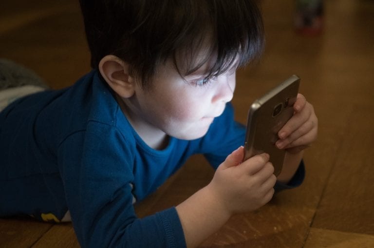 Mobile Game Makes Kids Violent! Find out what experts say about mobiles and children