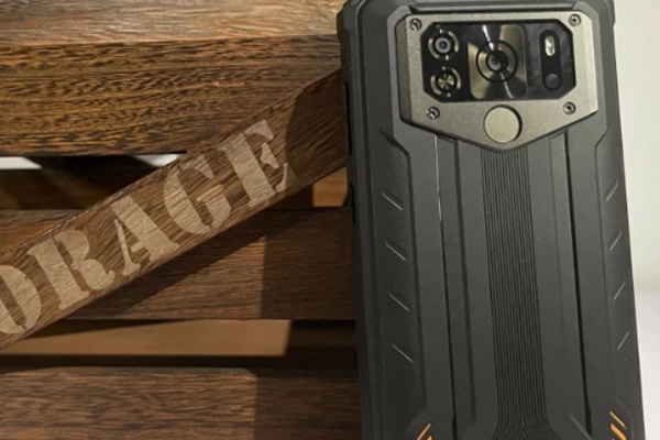 What are you talking about Only 8 thousand waterproof smartphones are available