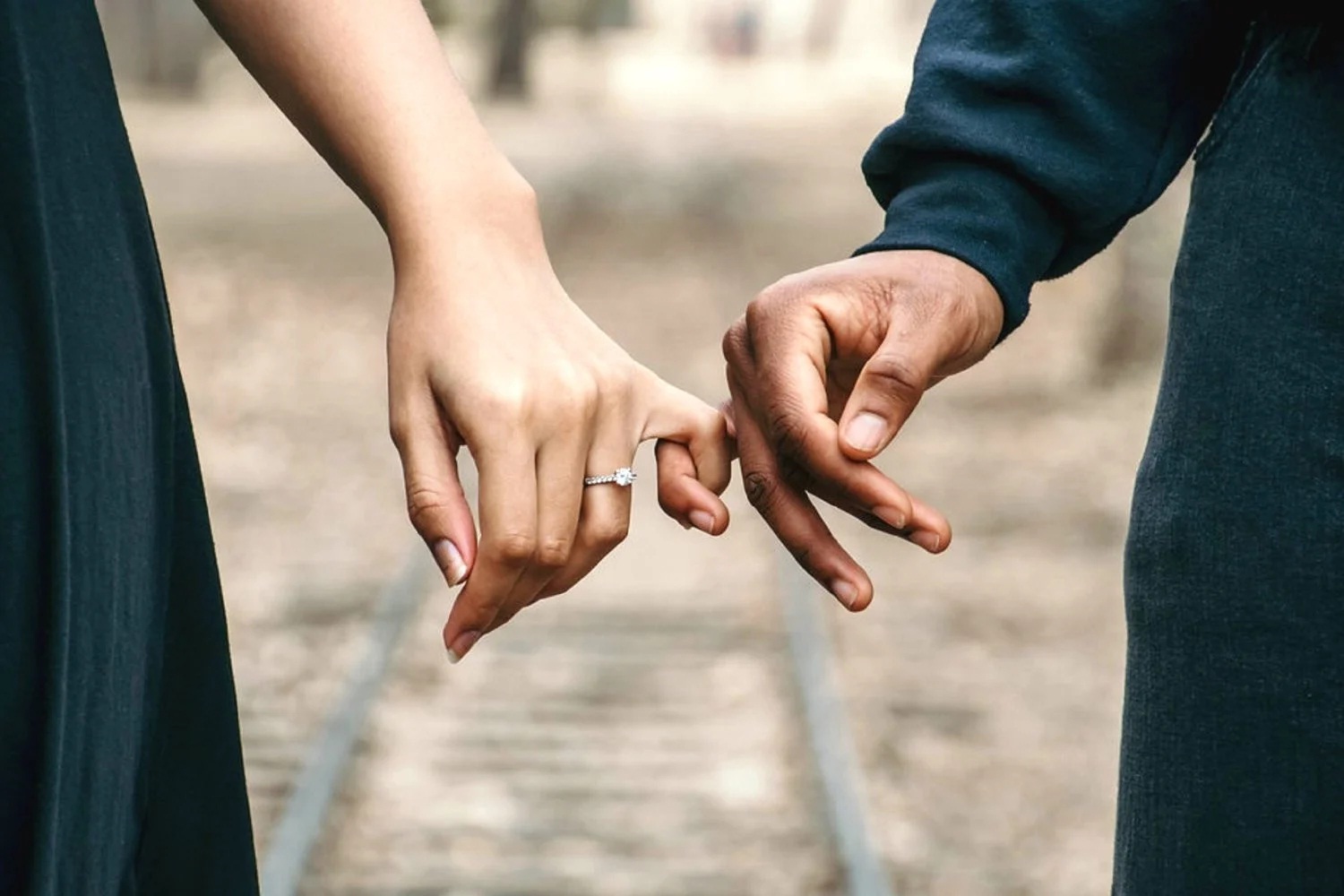 If you want to know how romantic your relationship is, know these three things first!