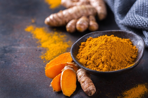 People make these mistakes in applying turmeric on the skin: Know the right way