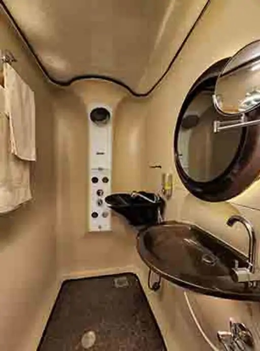 Actress Shilpa Shetty's Expensive Vanity Van Let's take a photo tour of Vanityvan