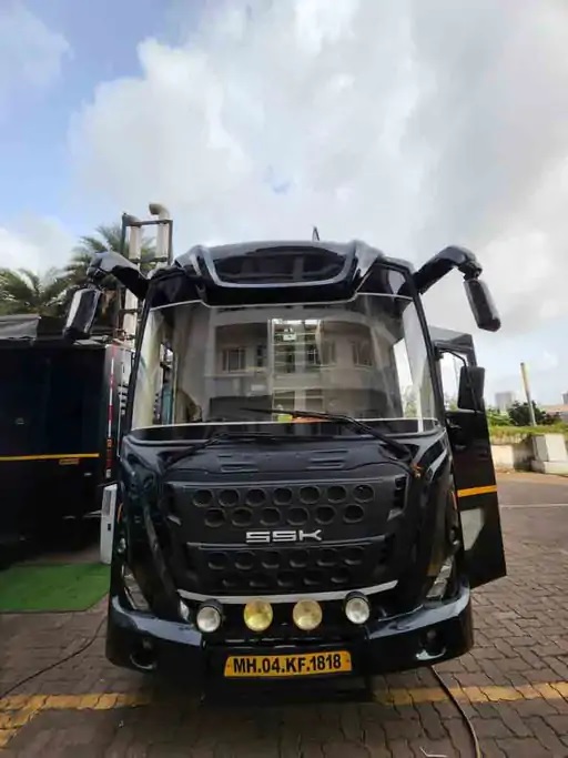 Actress Shilpa Shetty's Expensive Vanity Van Let's take a photo tour of Vanityvan