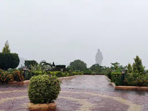 Captivating scenes created near the Statue of Unity in rainy weather! See in pictures