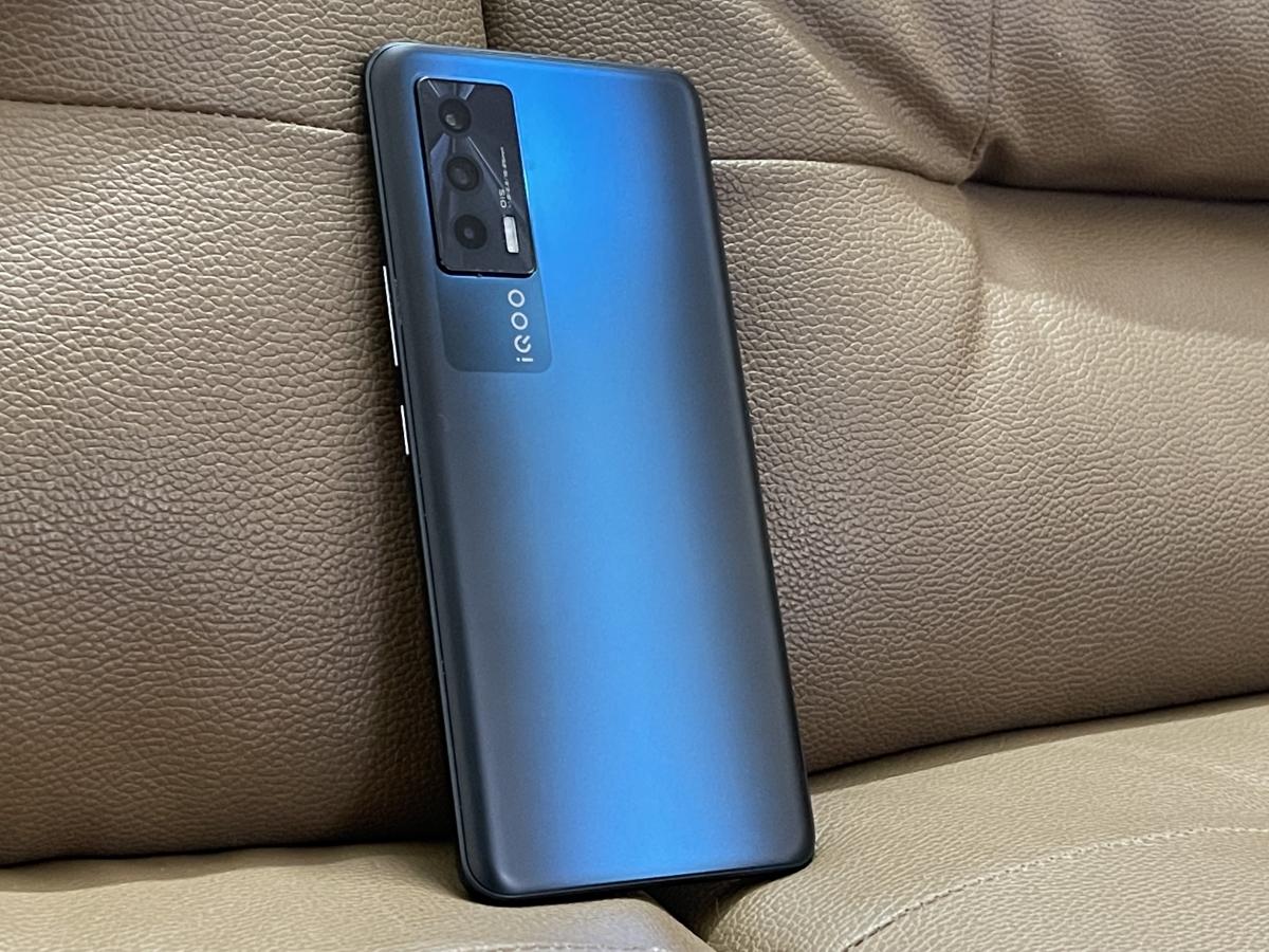 8GB RAM ધરાવતો iQoo 7 સ્માર્ટફોન હવે મળશે સસ્તામાં જાણો તેની નવી કિંમત 3 iqoo 7 review