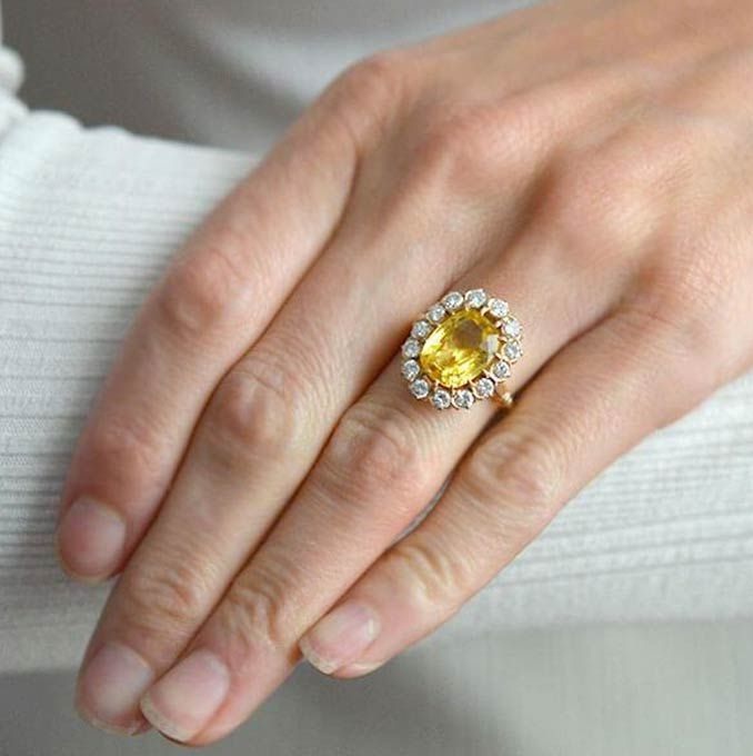 Topaz is a blessing for these two zodiac births! Learn about the benefits of wearing it