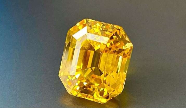 Topaz is a blessing for these two zodiac births! Learn about the benefits of wearing it