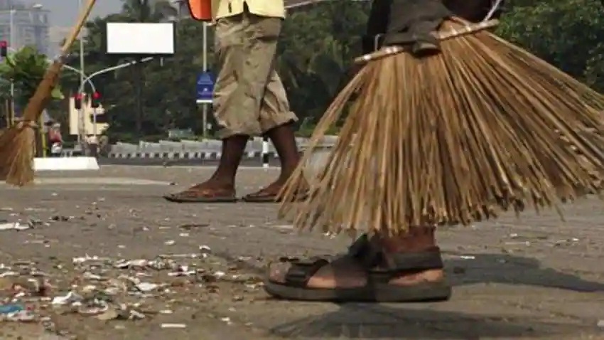 No one is ready to work despite the one crore salary of the sweeper!
