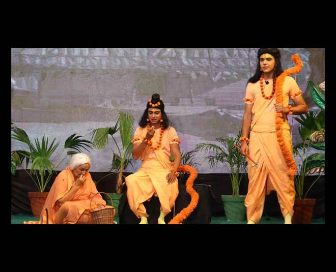 ભારતના વિવિધ રાજ્યોમાં નવરાત્રી આ રીતે ઉજવવામાં આવે છે 3 ramleela during navratri in up bihar