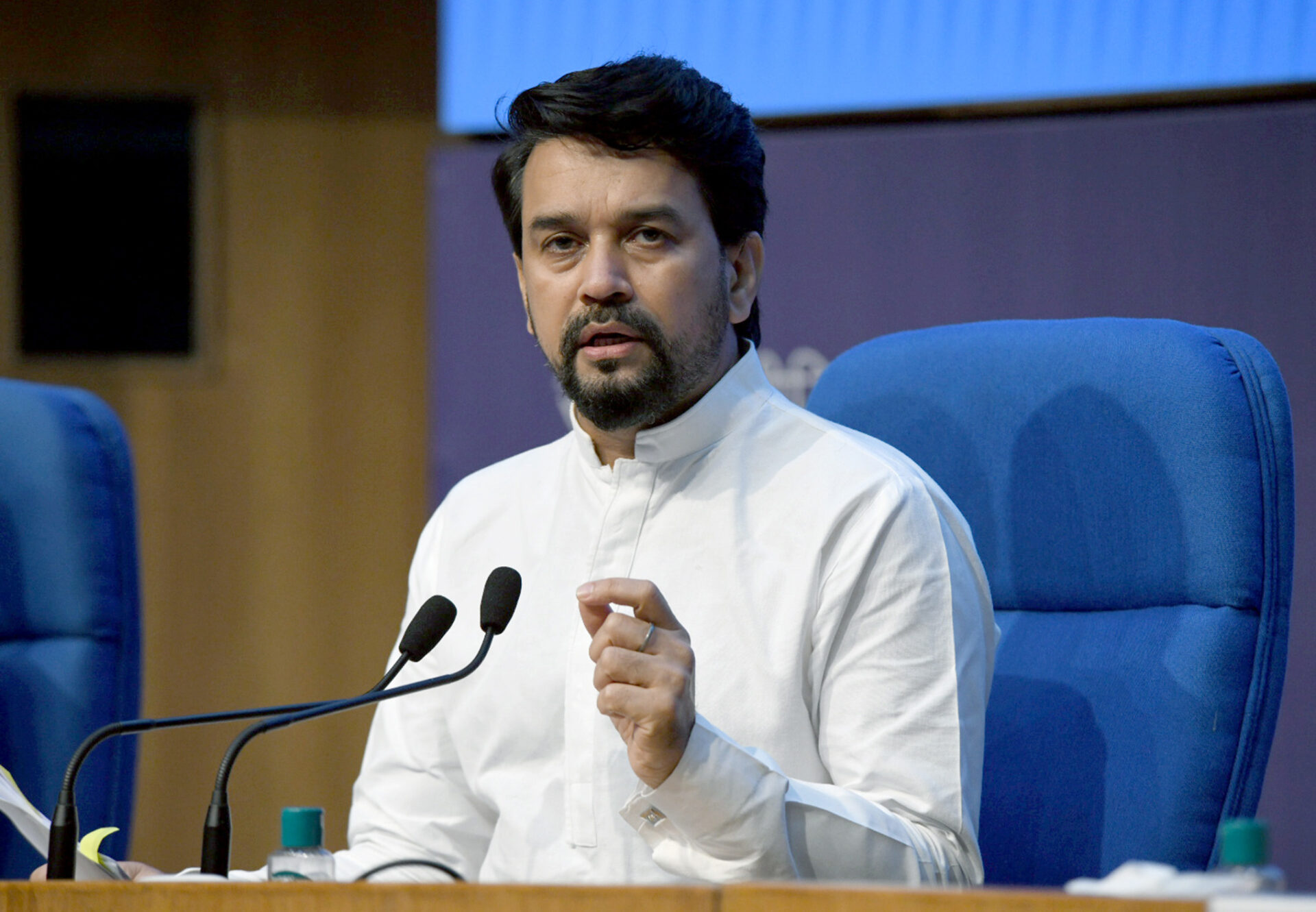 Anurag Thakur on Opposition: ‘કોઈ વ્યક્તિ પોતાના કપડાં બદલીને પોતાના કાર્યોને બદલી શકતી નથી’, અનુરાગ ઠાકુરનો ‘ભારત’ ગઠબંધન પર પ્રહાર 2 Anurag Thakur on Opposition ‘કોઈ વ્યક્તિ પોતાના કપડાં બદલીને પોતાના