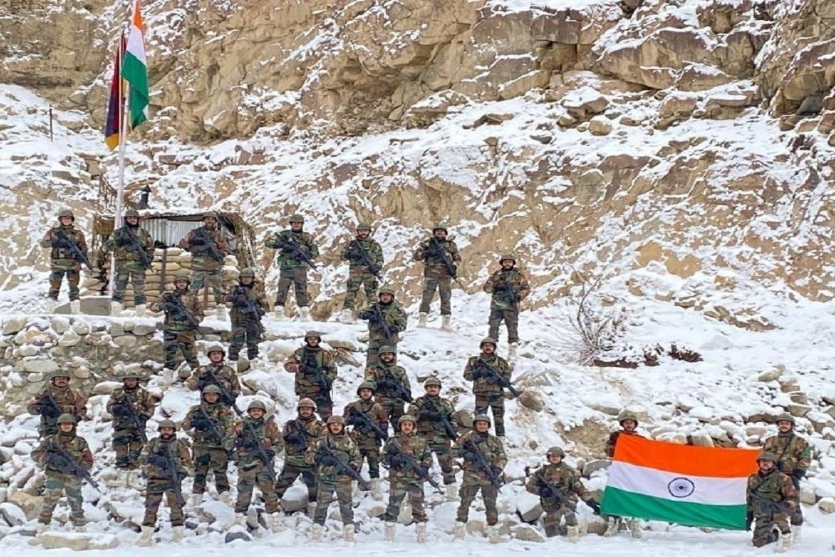 LAC પાસે ચીન સતત પોતાની સૈન્ય તાકાત મજબુત કરી રહ્યું છે, આર્મી ચીફ પહોંચ્યા બોર્ડર 3 LAC પાસે ચીન સતત પોતાની સૈન્ય તાકાત મજબુત કરી રહ્યું
