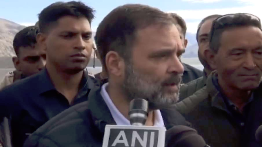 “ચીન અહીંના લોકોની જમીન હડપ કરી રહ્યું છે અને PM કહી રહ્યા છે કે…” રાહુલ ગાંધીએ લદ્દાખ પ્રવાસ પર કેન્દ્ર સરકારને ઘેરી 2 ચીન અહીંના લોકોની જમીન હડપ કરી રહ્યું છે અને PM