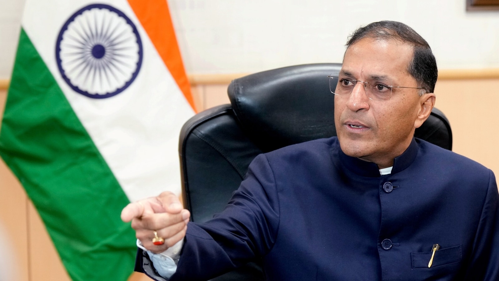 ‘જો ચૂંટણી કમિશનર અરુણ ગોયલની નિમણૂક રદ કરવી હોત તો…’, અરજી ફગાવી દેતા સુપ્રીમ કોર્ટે મહત્વની ટિપ્પણી કરી હતી. 2 ‘જો ચૂંટણી કમિશનર અરુણ ગોયલની નિમણૂક રદ કરવી હોત તો…