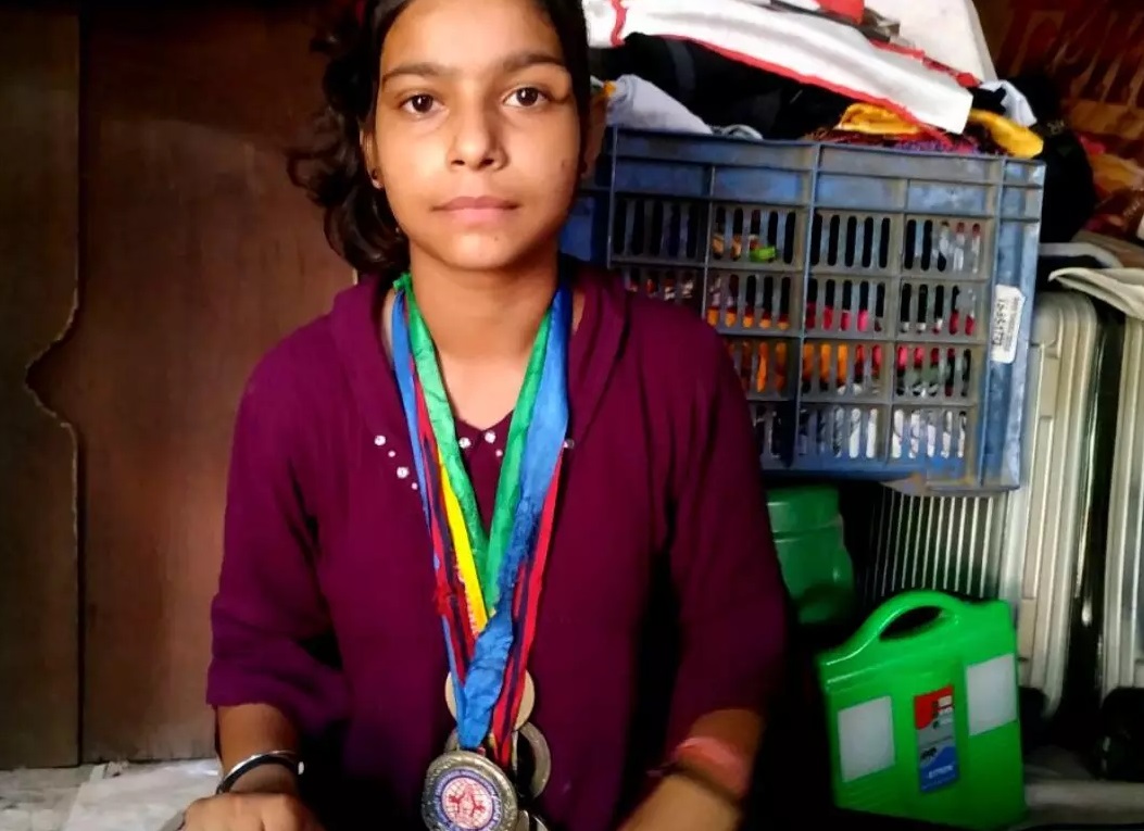 13 વર્ષની પૂજાએ ગરીબીને બતાવ્યો સફળતાનો અરીસો ચા વાળાની દિકરીમાંથી બની તાઈકવાન્ડો ચેમ્પિયન 2 13 વર્ષની પૂજાએ ગરીબીને બતાવ્યો સફળતાનો અરીસો ચા વાળાની દિકરીમાંથી
