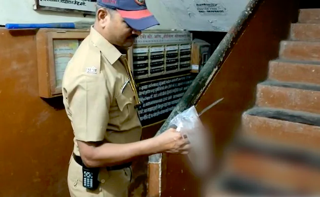 20 વર્ષીય યુવકે 12 વર્ષની યુવતીને પ્રપોઝ કર્યું, માતાએ ના પાડતાં તેની માતા સામે જ છરી વડે ઘા કર્યો 2 20 વર્ષીય યુવકે 12 વર્ષની યુવતીને પ્રપોઝ કર્યું માતાએ ના