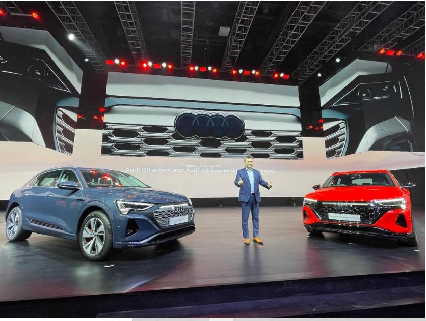 Audi Q8 E-Tron લક્ઝરી ઇલેક્ટ્રિક કાર ભારતમાં લોન્ચ, જુઓ કિંમત, ફીચર્સ અને તસવીરો 2 Audi Q8 E Tron લક્ઝરી ઇલેક્ટ્રિક કાર ભારતમાં લોન્ચ જુઓ કિંમત