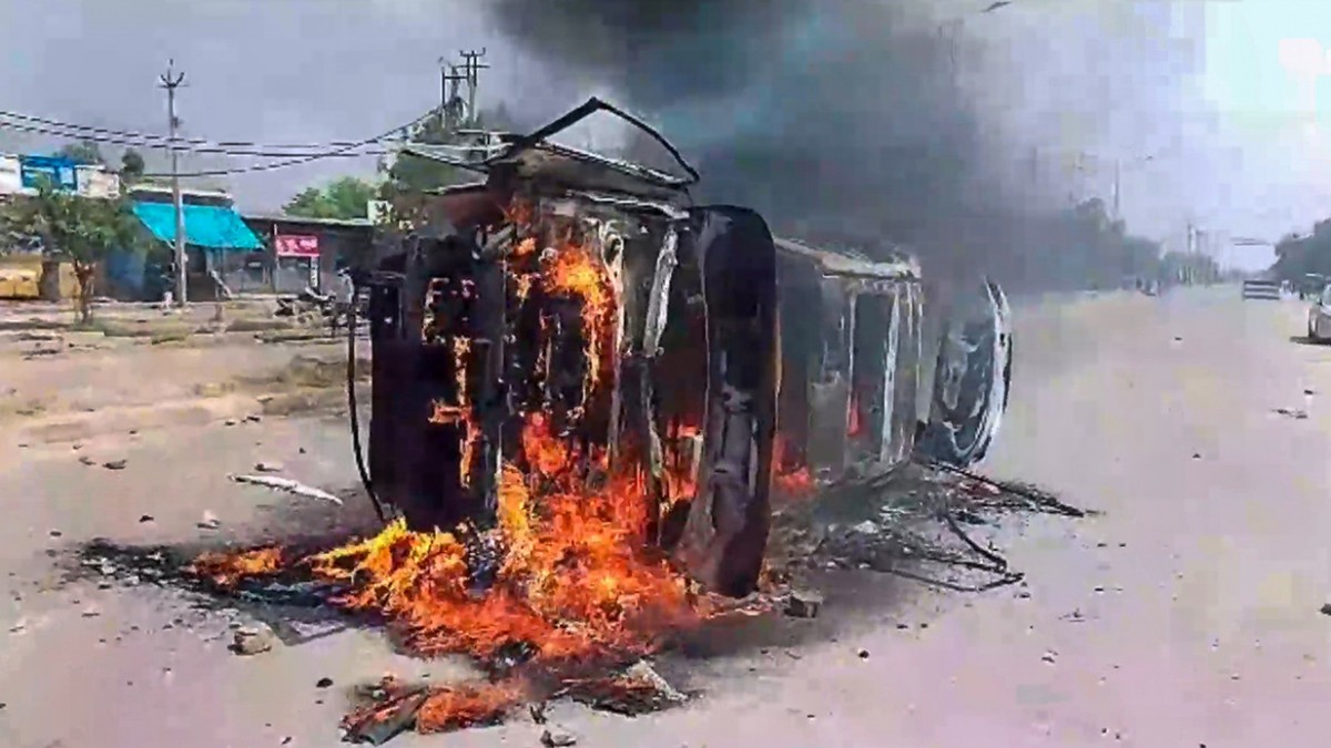 Haryana Violence: નૂહ હિંસા પર શાંતિ મંત્રણાની બેઠક પૂરી, અફવાઓ પર ધ્યાન ન આપવાની અપીલ 2 Haryana Violence નૂહ હિંસા પર શાંતિ મંત્રણાની બેઠક પૂરી અફવાઓ