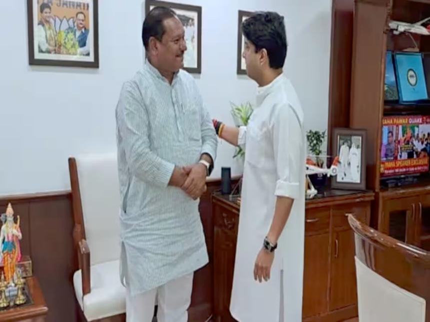 જ્યોતિરાદિત્ય સિંધિયાના વફાદાર સમંદર પટેલની ભાજપ છોડીને કોંગ્રેસમાં ઘર વાપસી 1 scindia samandar