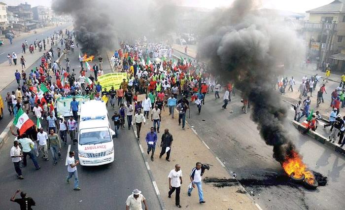 Violence in Nigeria નાઈજીરિયામાં ભયાનક હિંસા સશસ્ત્ર જૂથોના હુમલામાં