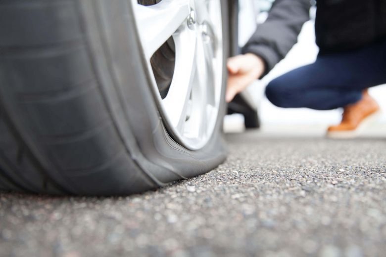 How to Fix a Tire Puncture Without Any Mechanic 1