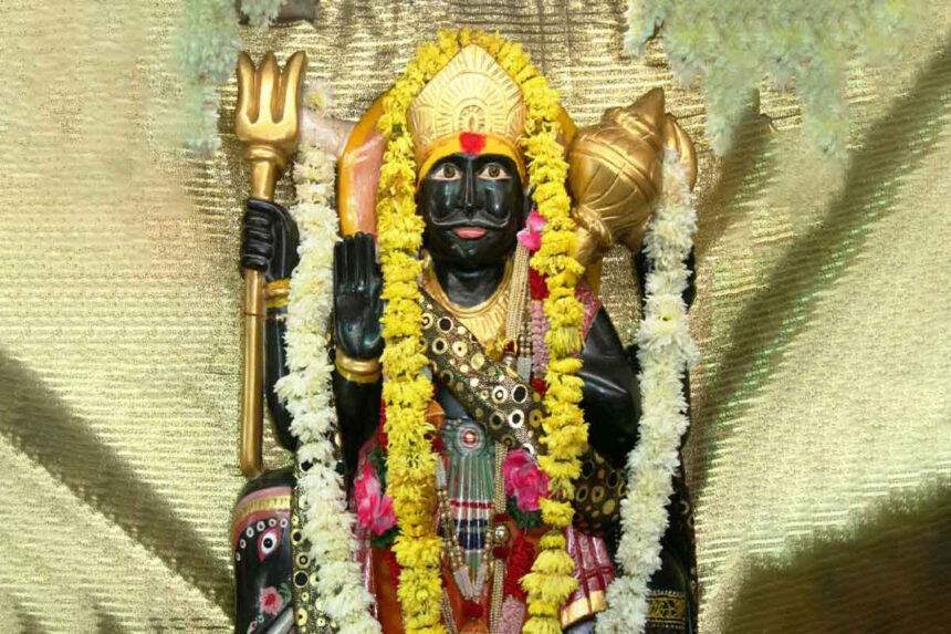 Shani Jayanti 2024: શનિ જયંતિ પર કરી લો આ 3 સરળ ઉપાય, ધનવાન બનતા કોઈ રોકી નહીં શકે 1 shani jayanti