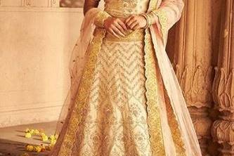 apsara seen after wearing floor lehenga rampur bride first choice trend in market local1