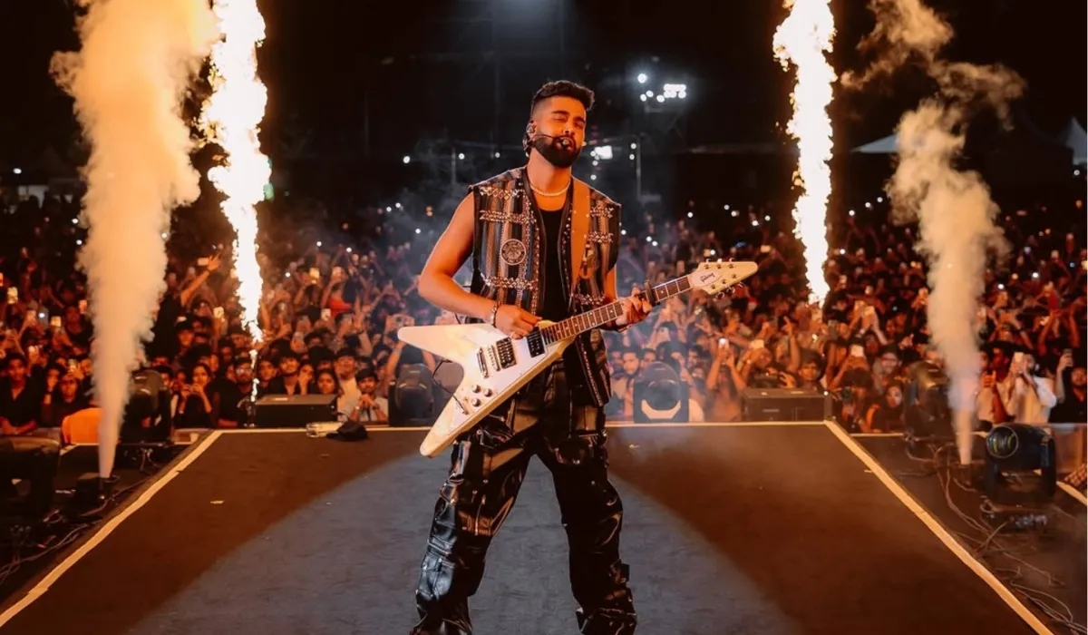 ચાહકોને આપ્યું એપી ધિલ્લોને સરપ્રાઈઝ, કોન્સર્ટમાં થઇ પ્રખ્યાત ગાયકોની એન્ટ્રી ; ભીડ બની બેકાબુ 2 ap dhillon honey singh and jazzy b came together for an dilli ka dil luteya unforgettable concert in delhi