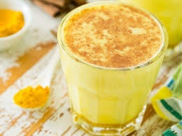 હળદર વારા દૂધમાં આ મિક્સ કરો ,શરીરમાં શક્તિ રહેશે બધો થાક.દૂર થશે 2 h2