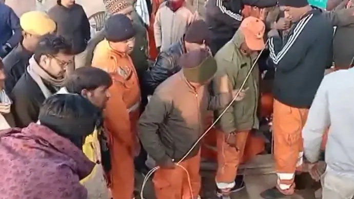 150 ફૂટના બોરવેલમાં માસૂમ 57 કલાક સુધી મોત સાથે લડ્યો, 5 વર્ષનો આર્યન જીવનની લડાઈ કેવી રીતે હારી ગયો? 2 rajasthan2