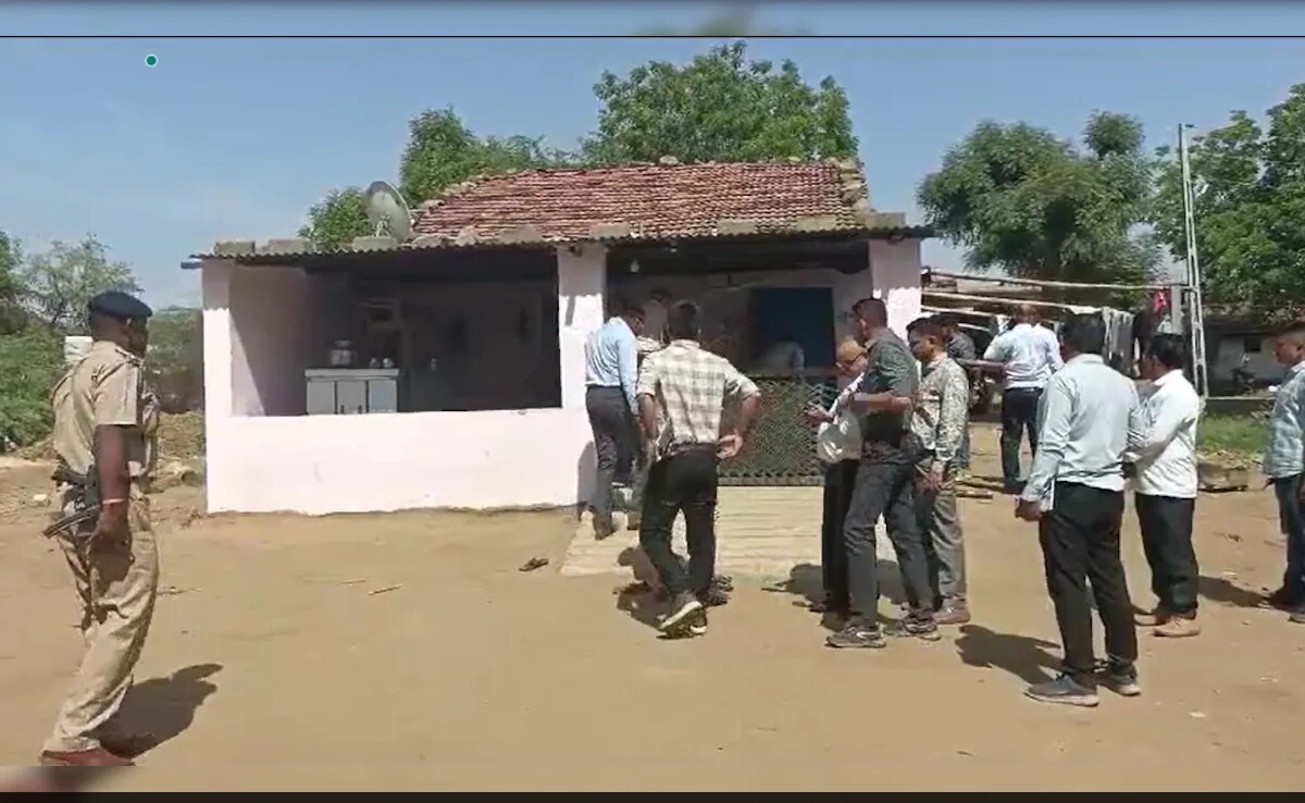 પાર્સલ બ્લાસ્ટ કેસમાં કરાઈ આરોપીની ધરપકડ, આ રીતે શીખ્યો બોમ્બ બનાવવાનું 3 two accused arrested in parcel blast case they learned bomb making from internet3